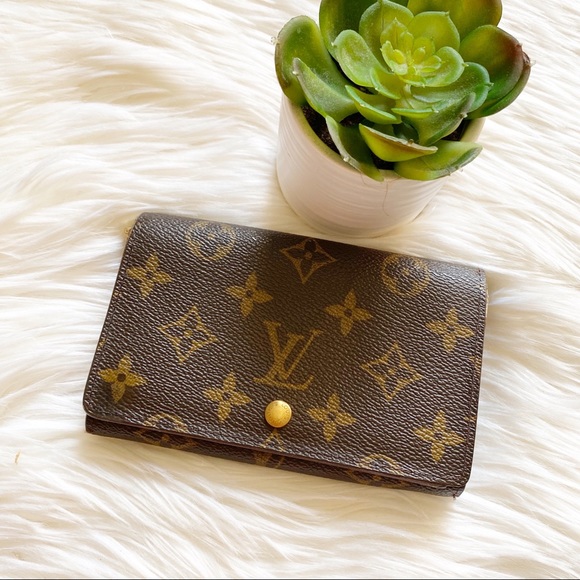 Louis Vuitton Handbags - Authentic Louis Vuitton LV zippy wallet vintage